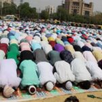 1905248-road-side-namaz