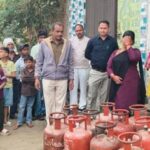 gatharapara-ma-karatarapara-rada-para-ghara-ma-mal-gharal-gasa-saldara-ka-jabta-karata-esadaema-savatha_7efda0bab1cc4715ec3e62843431abc3