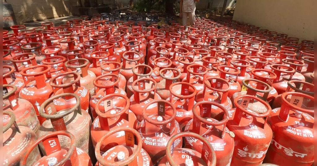 mp-govt-to-provide-lpg-cylinder-at-rs-450-under-ujjwala-and-ladli-behna-schemes