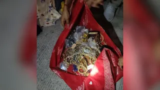 Three-Nepalis-arrested-while-fleeing-to-Nepal-after-stealing-jewelry-1781027566636_m